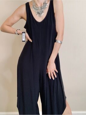 Brand New comfy jumpsuits
Size XL